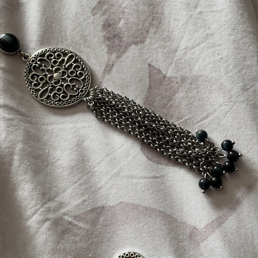 Beautiful necklace - Picture 2 of 2
